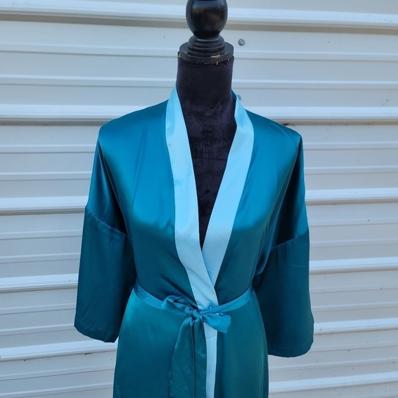 VICTORIA SECRET Teal Turquoise Blue SATIN ROBE ONE SIZE O/S WITH POCKETS Kimono - Picture 2 of 8